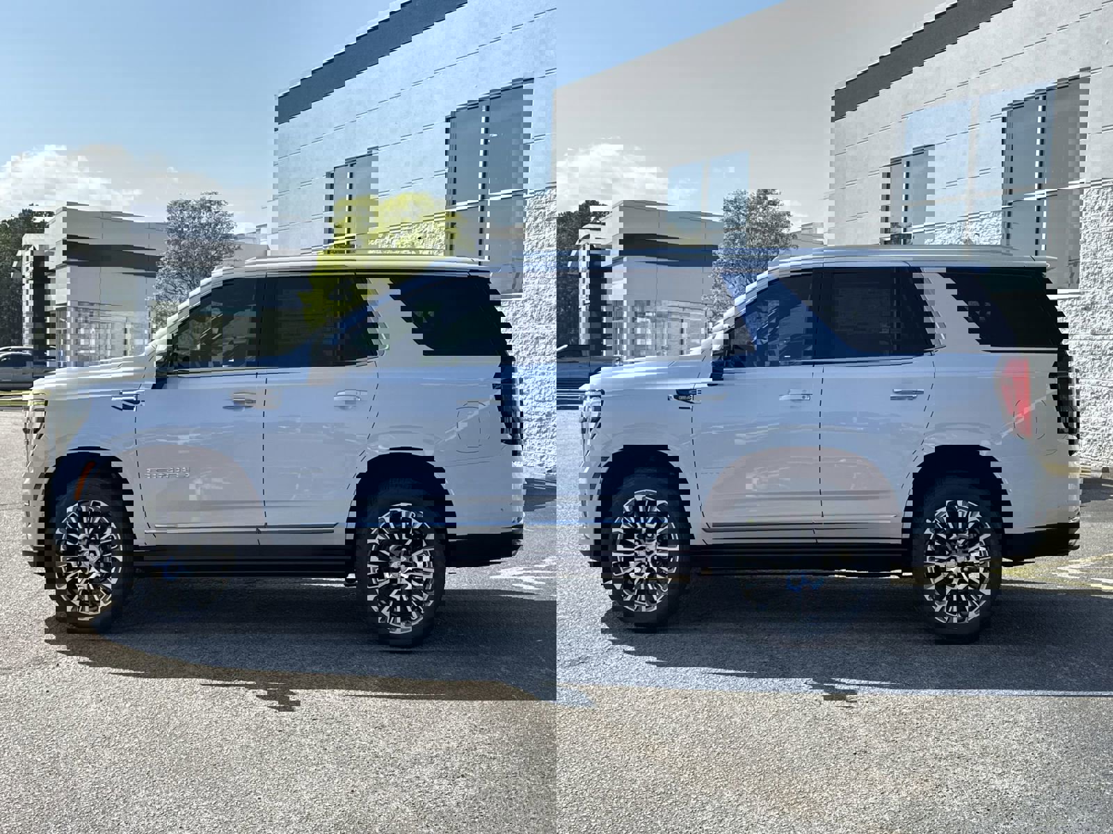 Used 2026 GMC Yukon Denali w/ Sun & Power Step Package AWD/4WD image 7