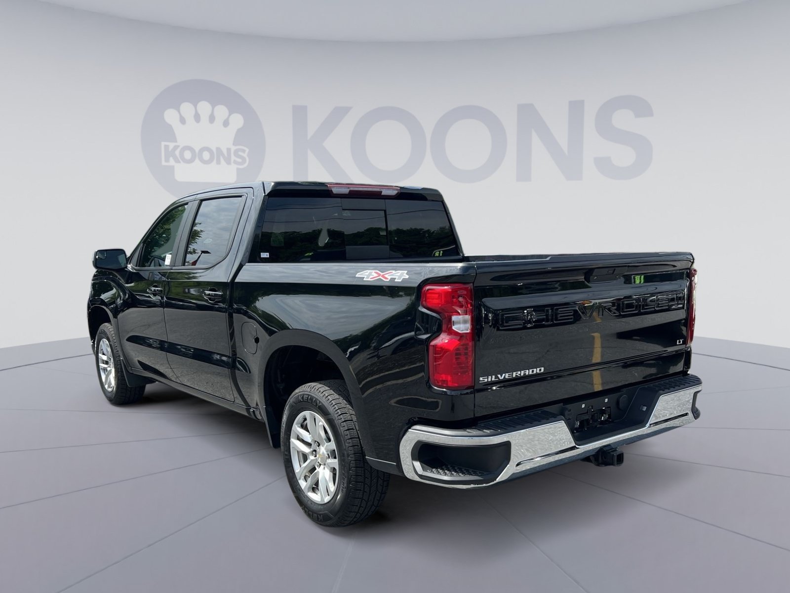Used 2021 Chevrolet Silverado 1500 LT w/ Convenience Package II AWD/4WD image 4