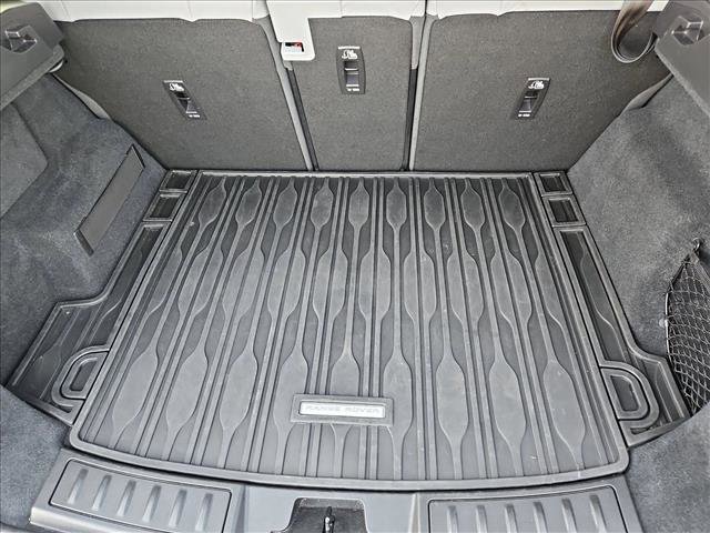 Used 2020 Land Rover Range Rover Evoque SE image 6