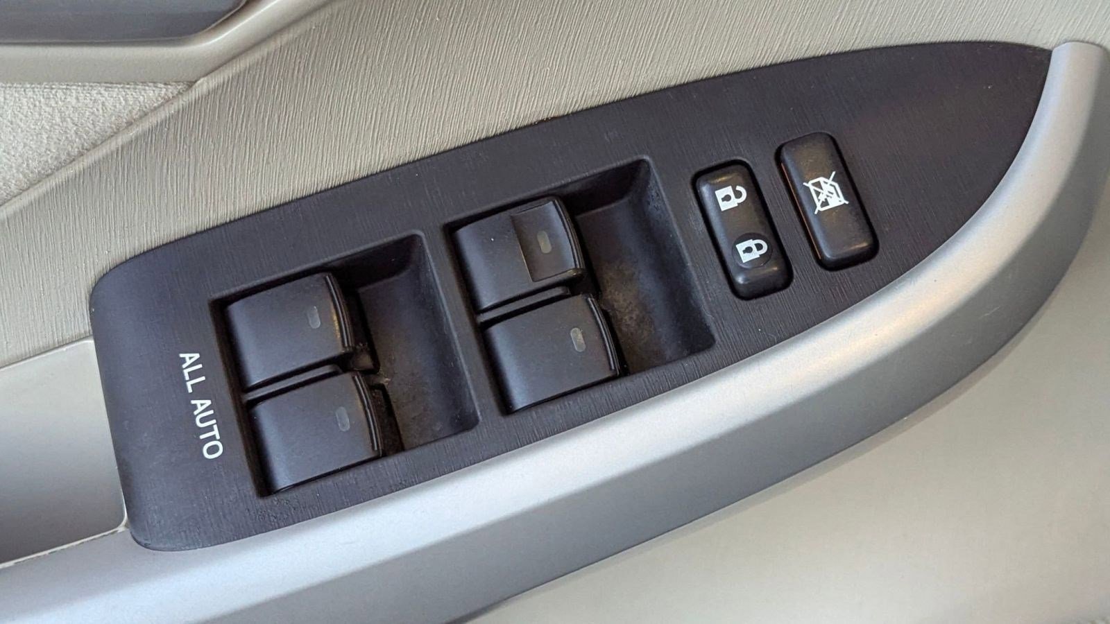 Used 2012 Toyota Prius Two image 24