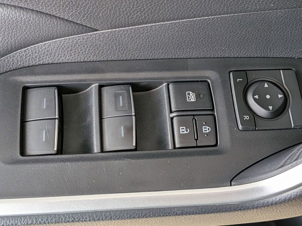 Used 2025 Toyota RAV4 XLE image 15