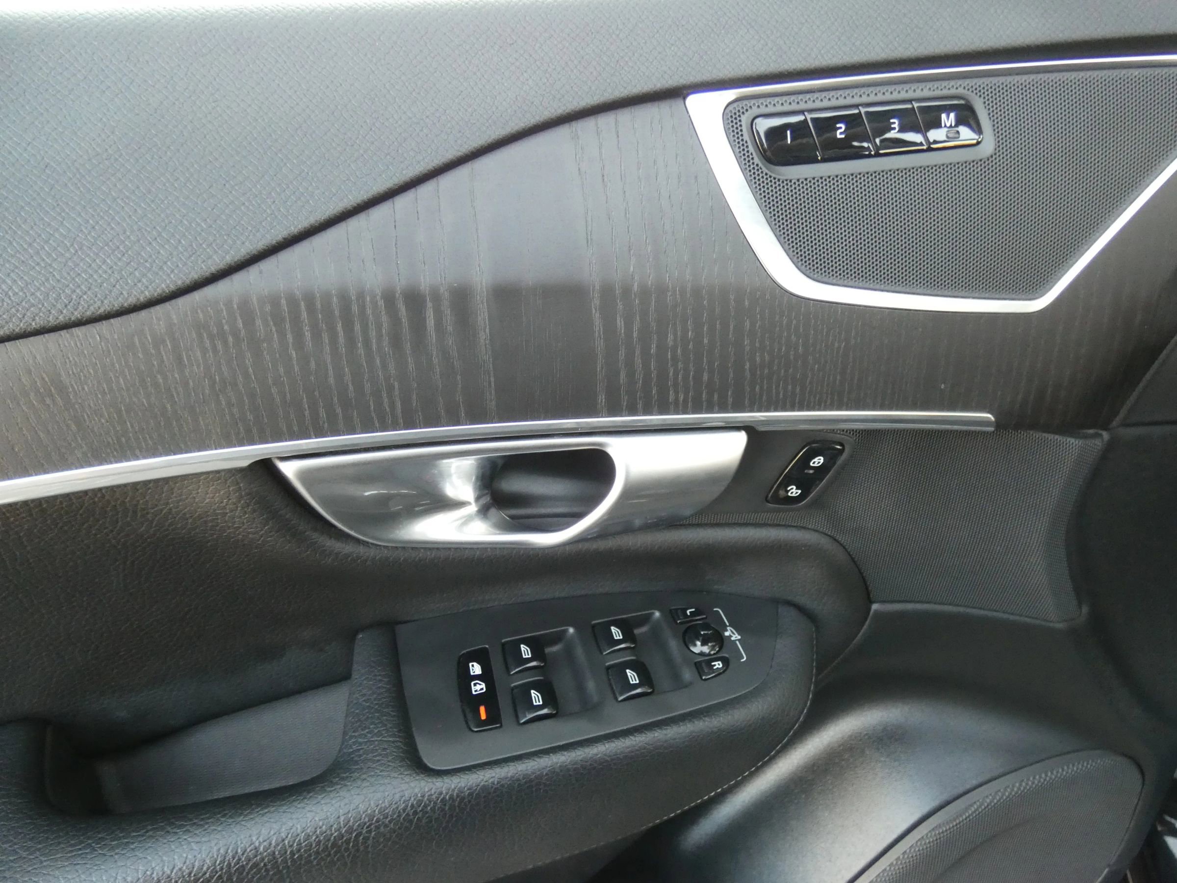 Used 2020 Volvo XC90 T6 Momentum image 51