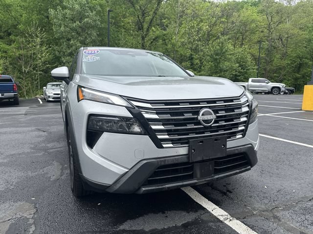 Used 2025 Nissan Rogue SV AWD/4WD image 11