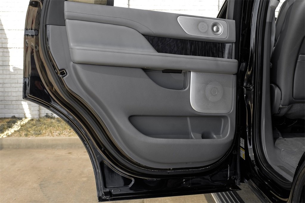 Used 2019 Lincoln Navigator Reserve image 53