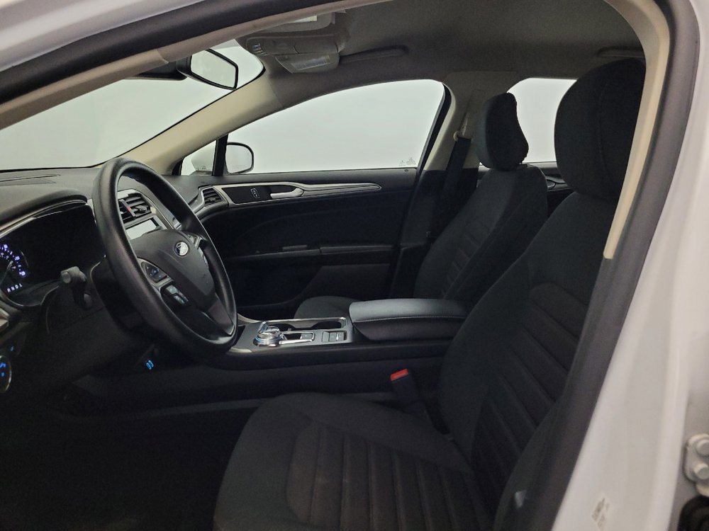 Used 2020 Ford Fusion SE FWD image 17