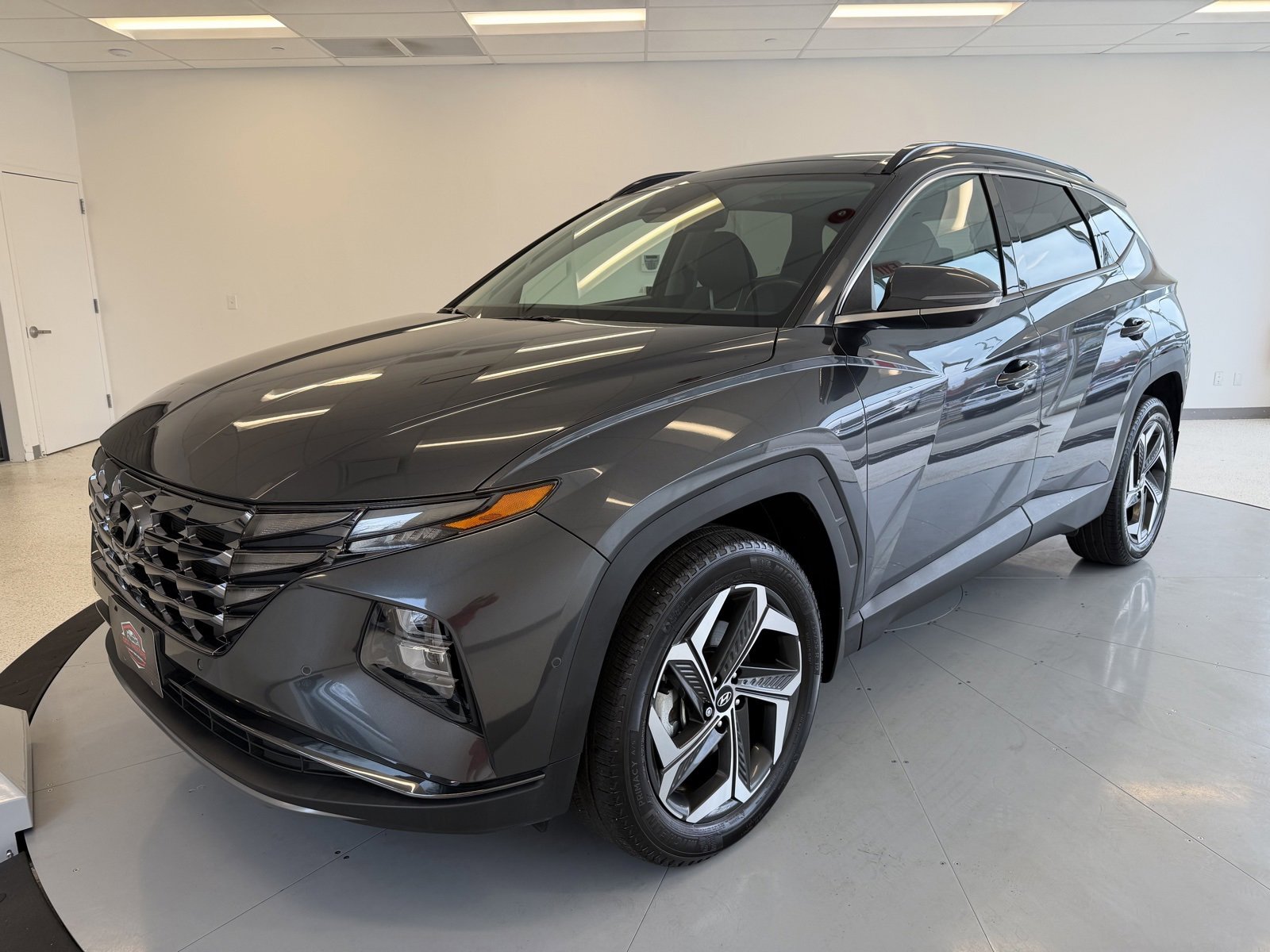 Used 2023 Hyundai Tucson Limited w/ Cargo Package image 3
