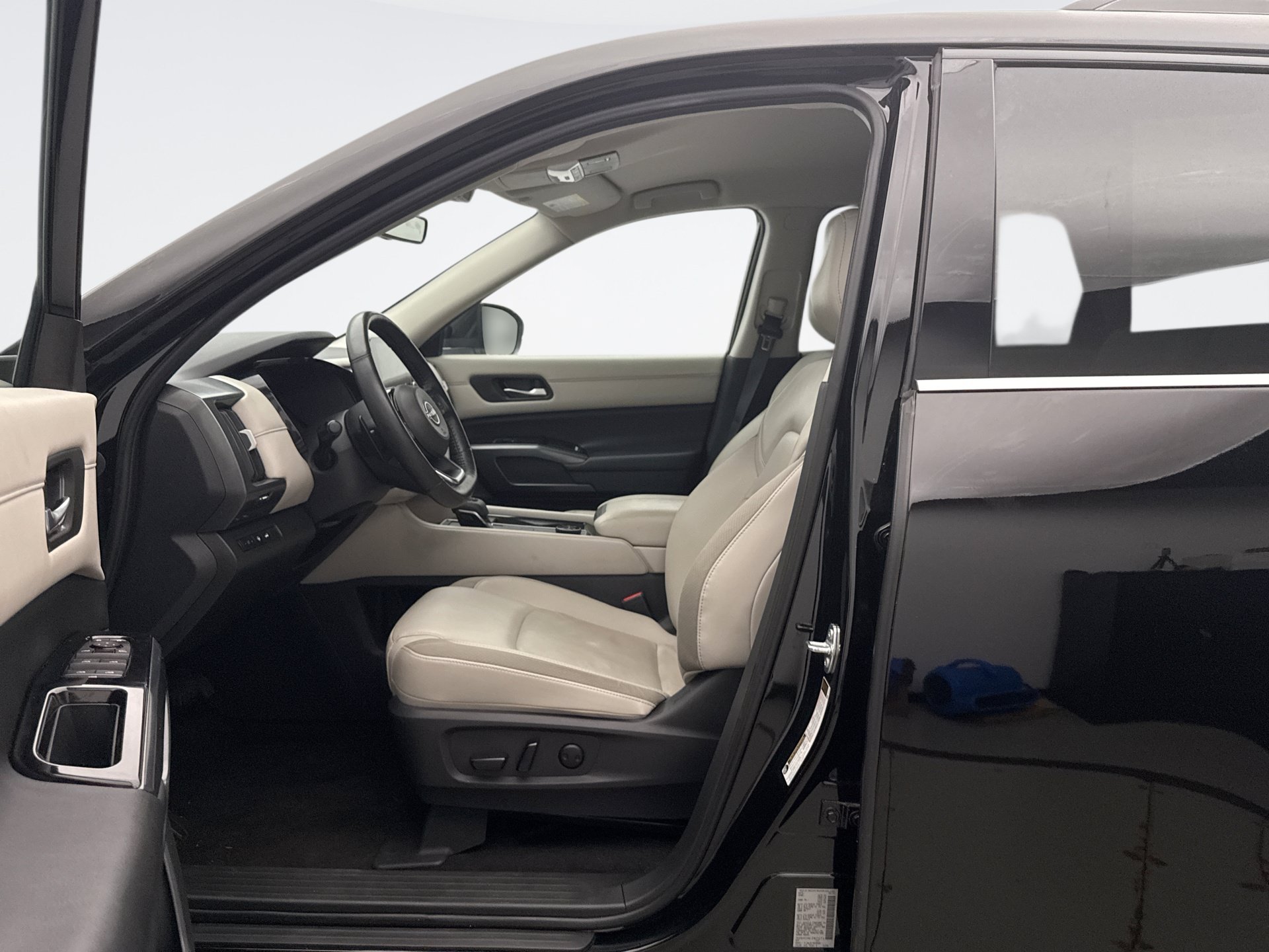 Used 2024 Nissan Pathfinder SL AWD/4WD image 8
