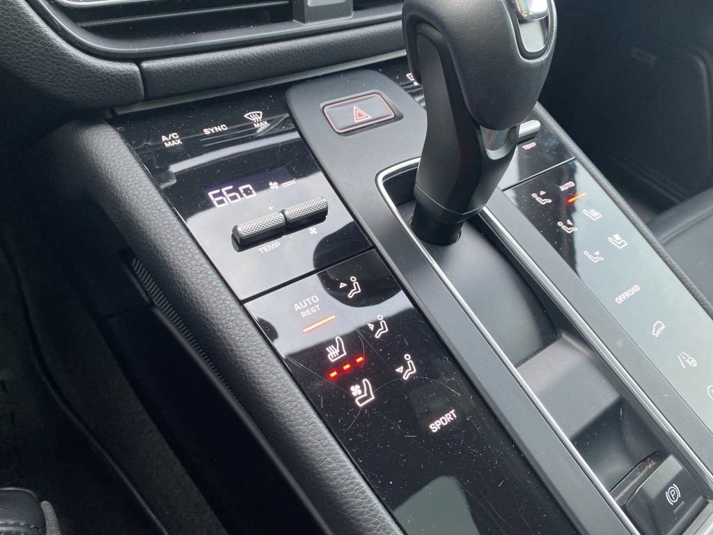 Used 2022 Porsche Macan Base image 13