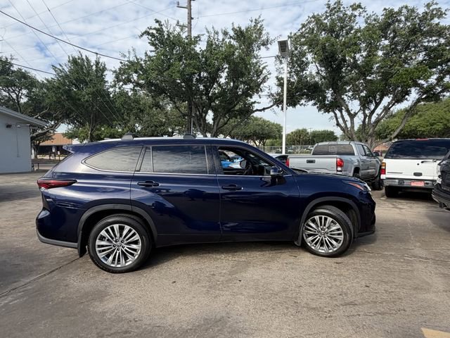 Used 2025 Toyota Highlander Platinum image 4