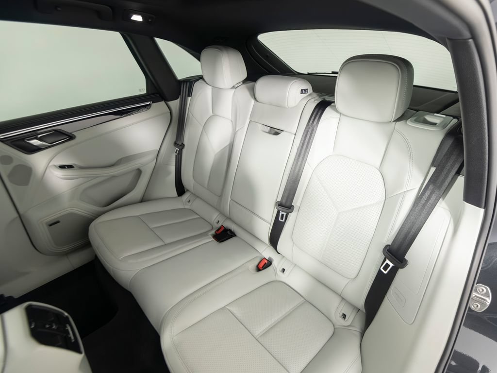 Certified 2026 Porsche Macan S AWD/4WD image 41