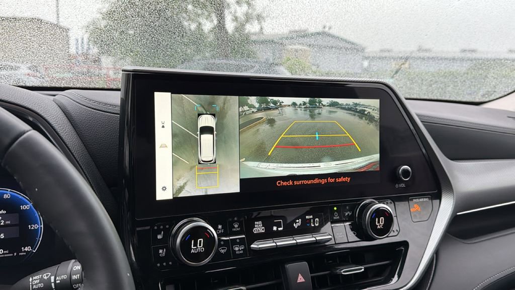 Used 2023 Toyota Highlander Platinum FWD image 30