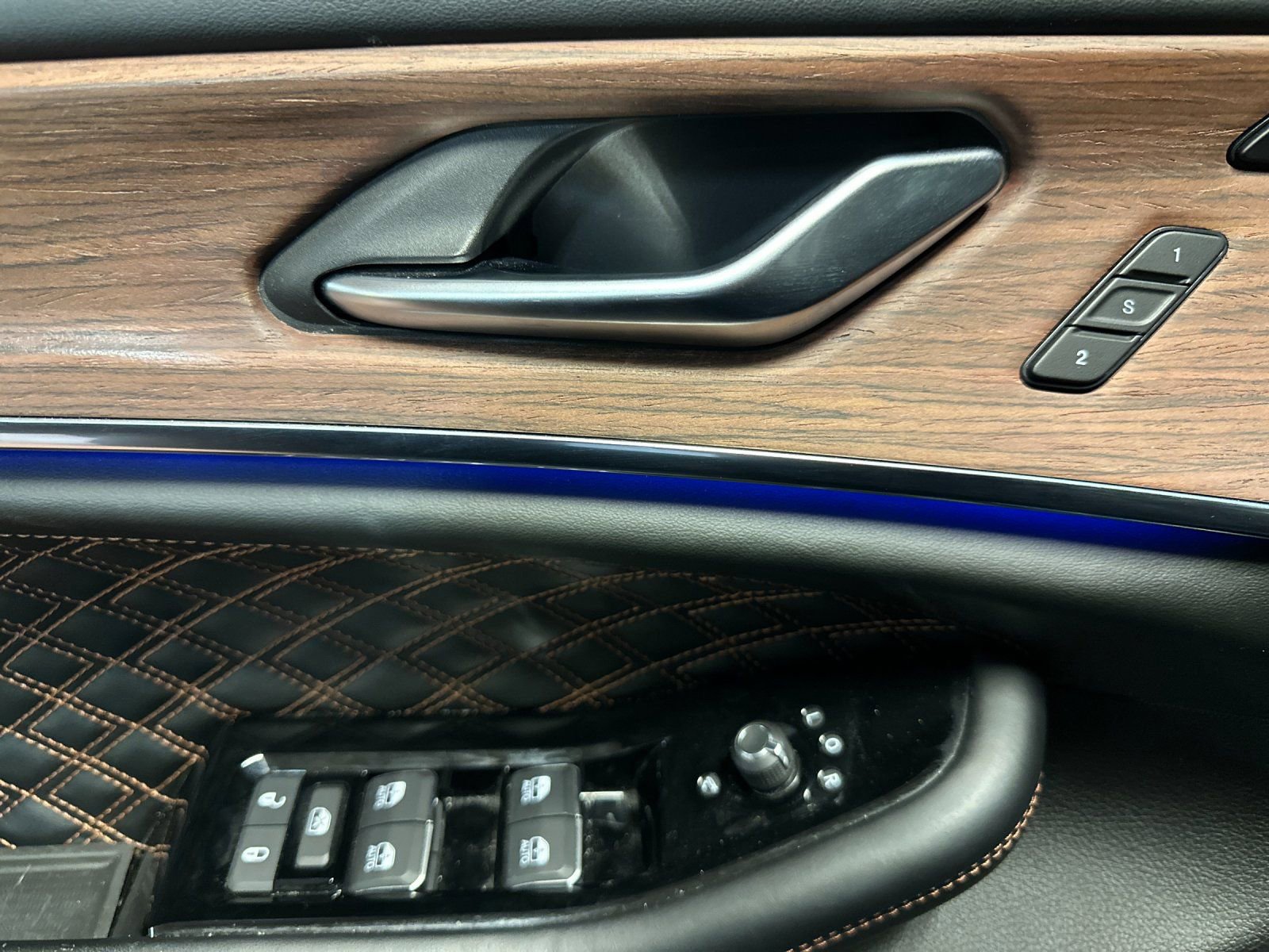 Used 2023 Jeep Grand Cherokee Summit w/ Advanced Protech Group IV AWD/4WD image 10