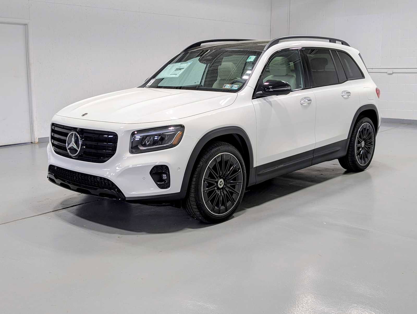 New 2026 Mercedes-Benz GLB 250 4MATIC image 1