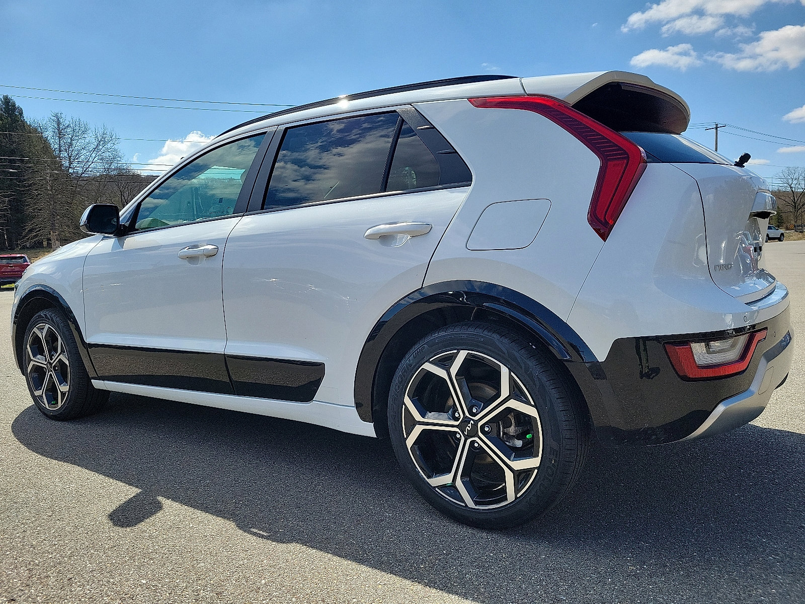 Used 2023 Kia Niro SX Touring image 4