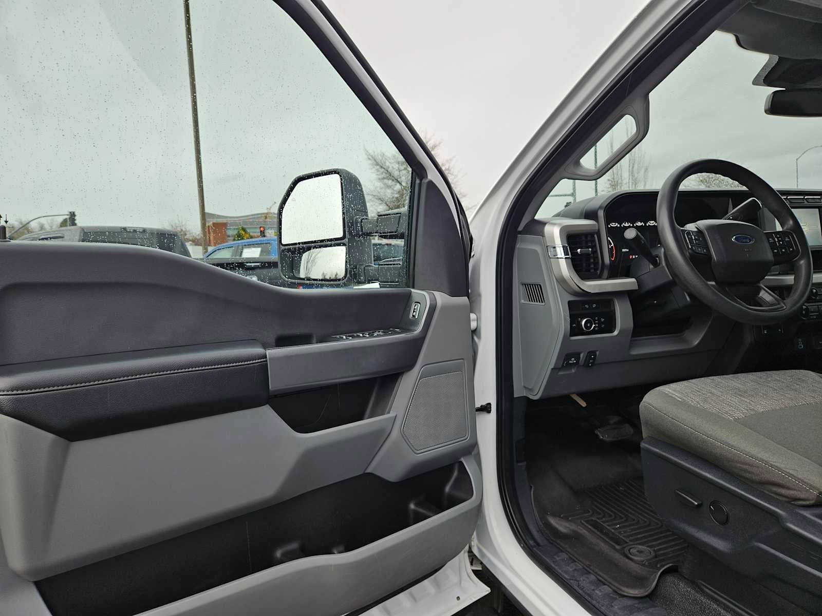 Used 2023 Ford F350 XLT w/ FX4 Off-Road Package image 23