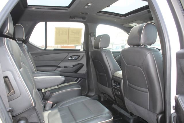 Used 2022 Chevrolet Traverse Premier w/ Redline Edition FWD image 17
