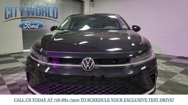 Used 2025 Volkswagen Jetta SE image 3