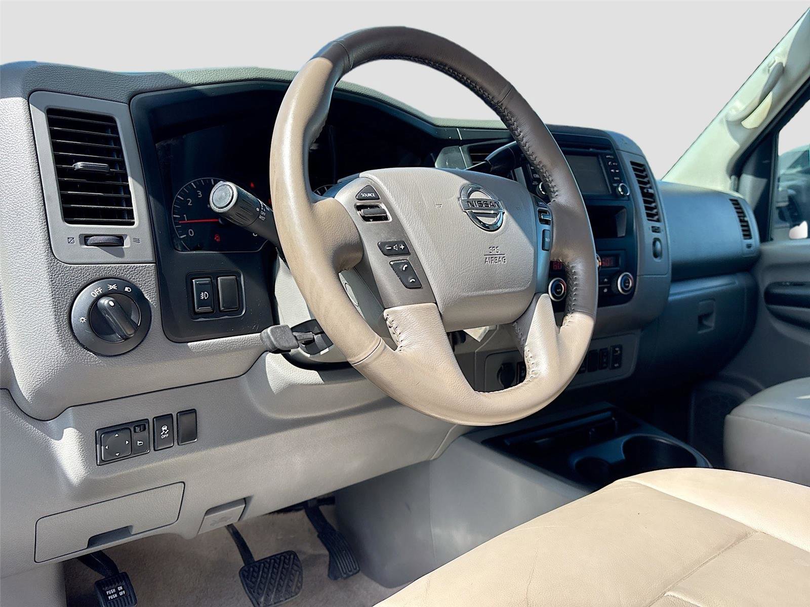 Used 2016 Nissan NV 3500 SL image 10