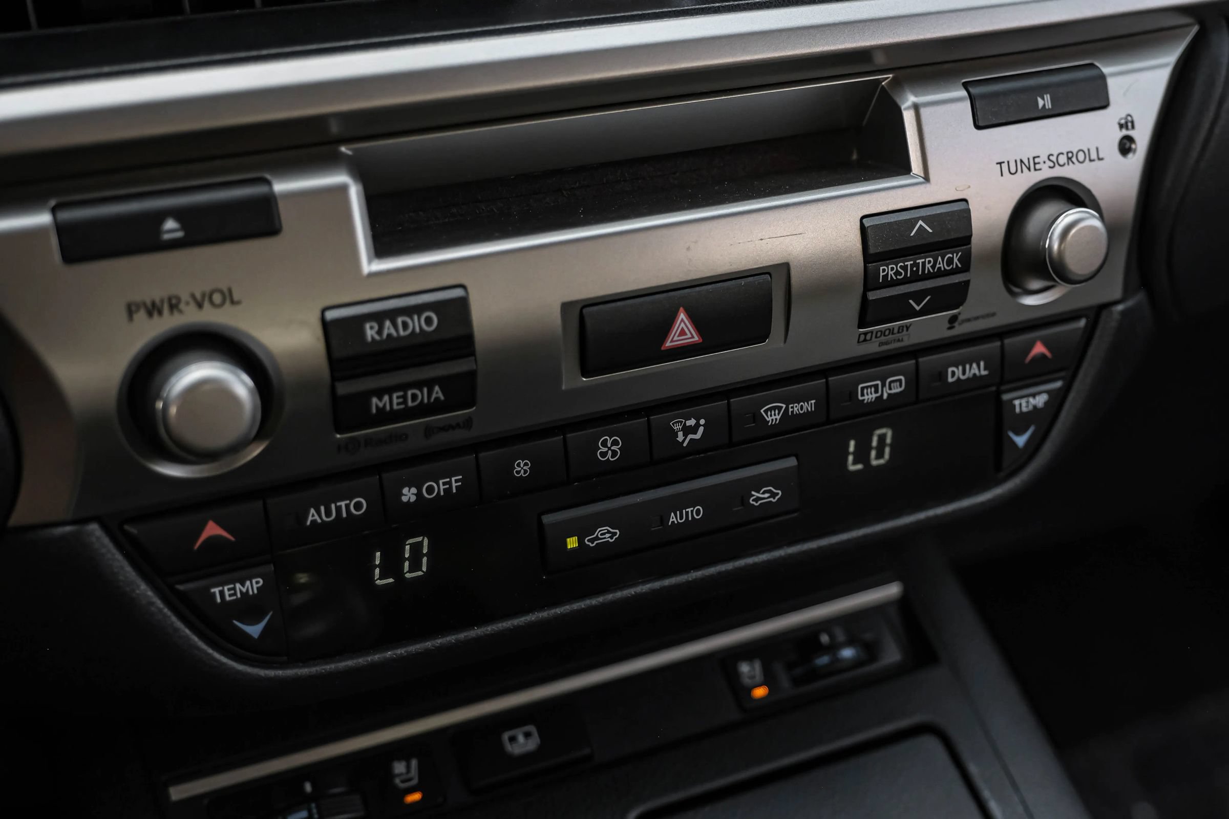 Used 2014 Lexus ES 300h w/ Luxury Package w/Bamboo Trim FWD image 25