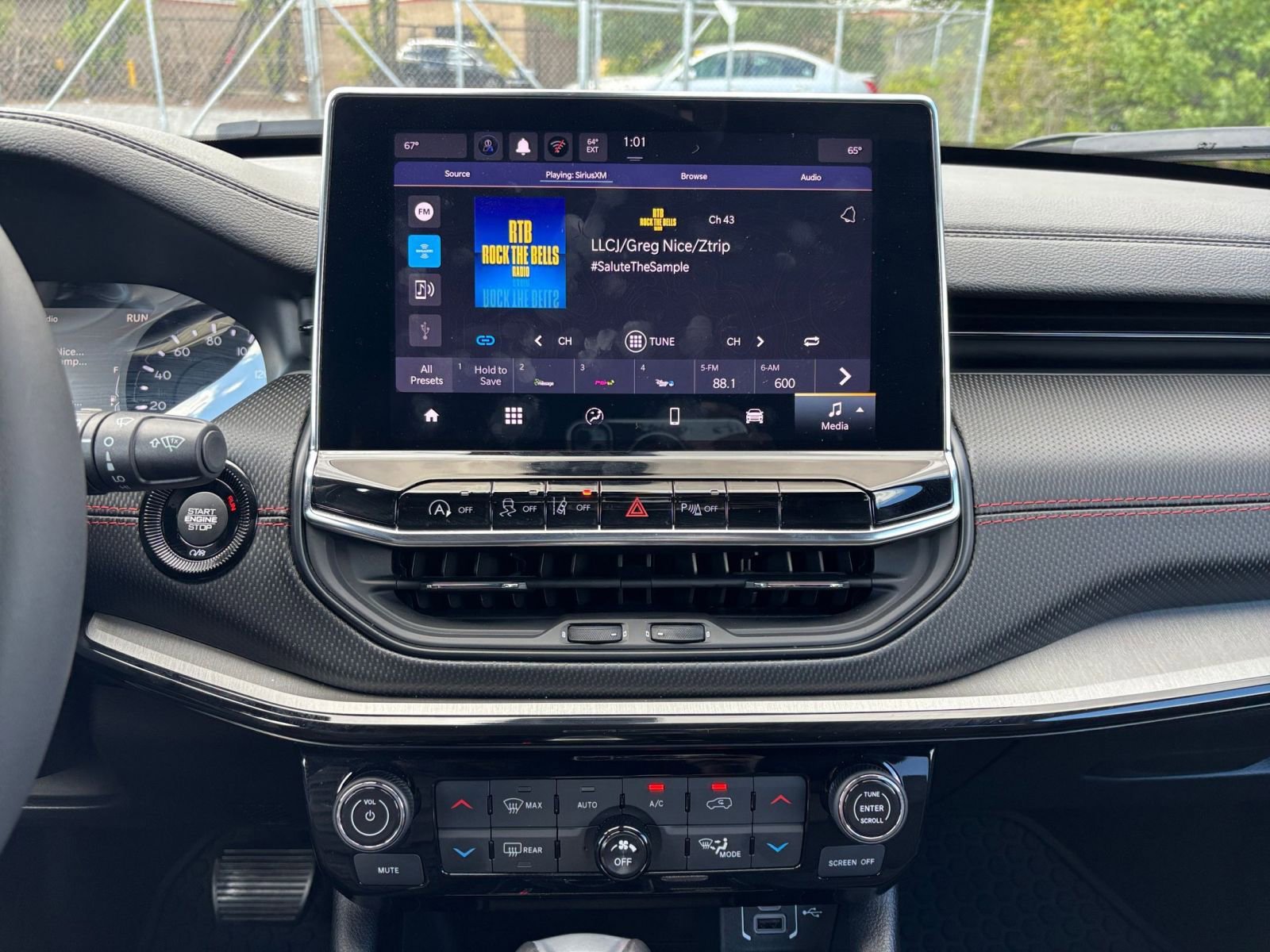 Used 2025 Jeep Compass Trailhawk image 18