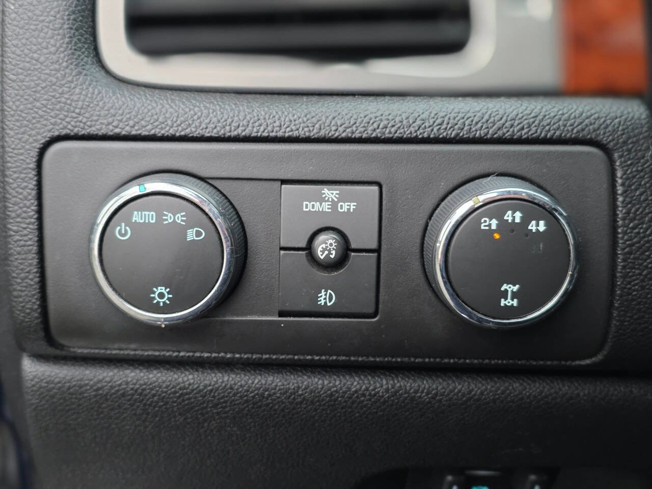 Used 2011 Chevrolet Silverado 3500 LTZ image 41