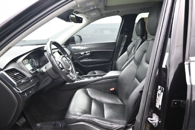 Used 2020 Volvo XC90 T6 Momentum AWD/4WD image 6