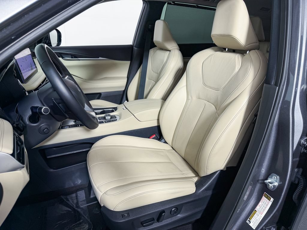 Used 2023 INFINITI QX60 Sensory w/ Cargo Package AWD/4WD image 17