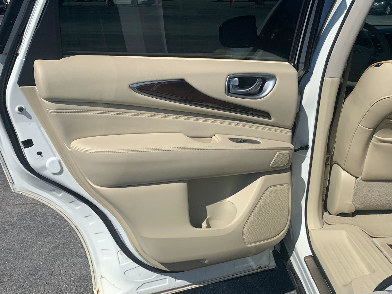 Used 2014 INFINITI QX60 Luxe w/ Deluxe Touring Package AWD/4WD image 29