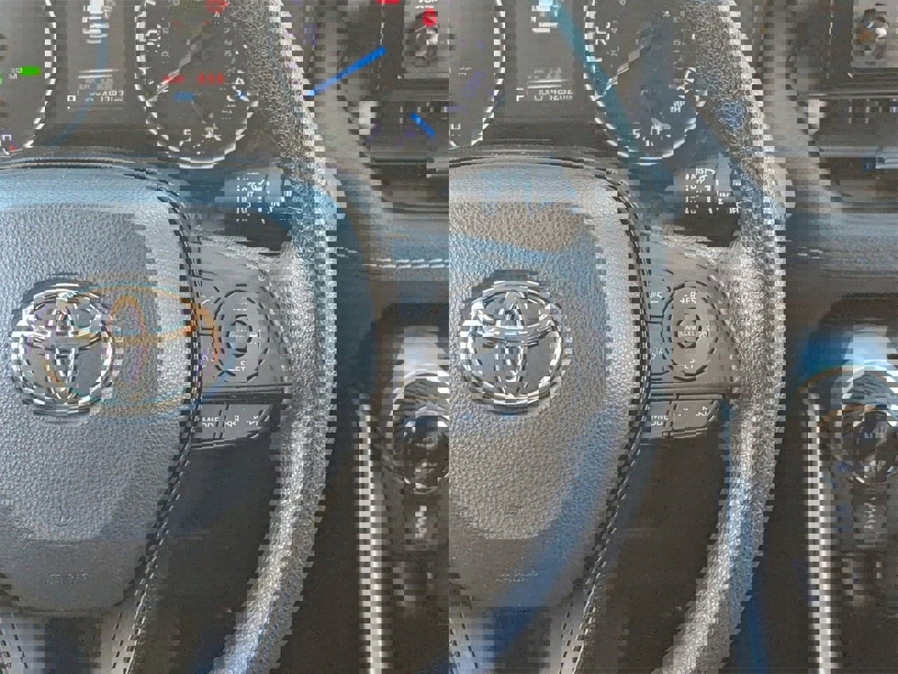 Used 2021 Toyota RAV4 XLE image 18