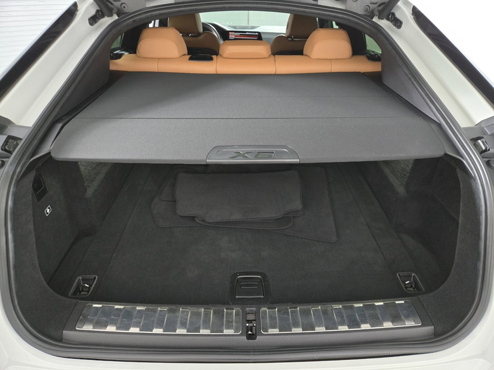 Used 2023 BMW X6 xDrive40i w/ M Sport Package image 16