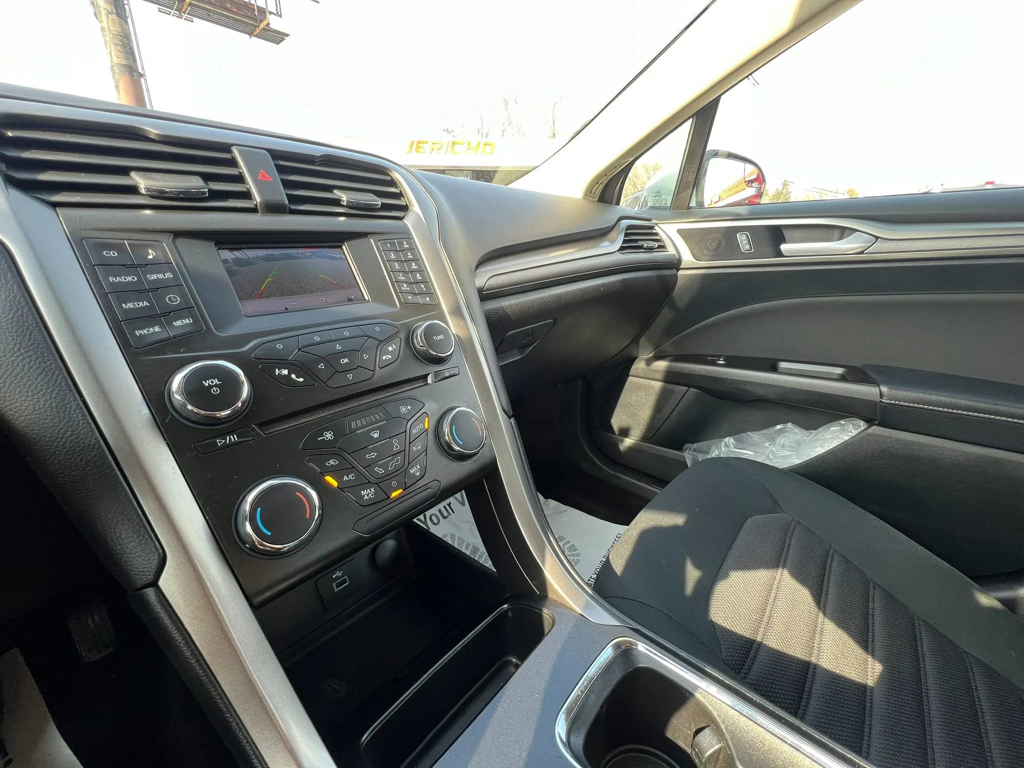 Used 2017 Ford Fusion SE image 15