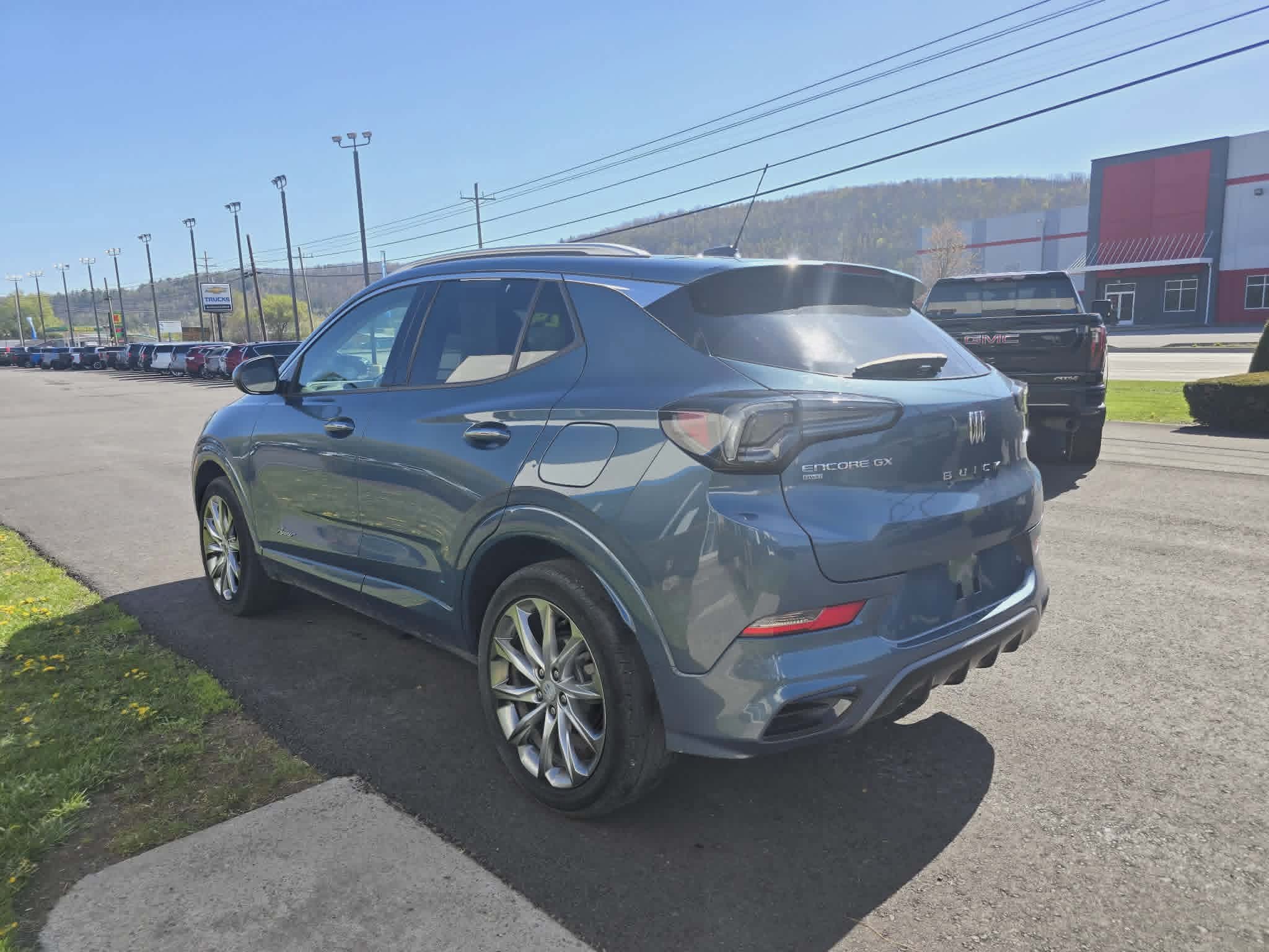 Used 2024 Buick Encore GX Avenir w/ Avenir Convenience Package AWD/4WD video 5