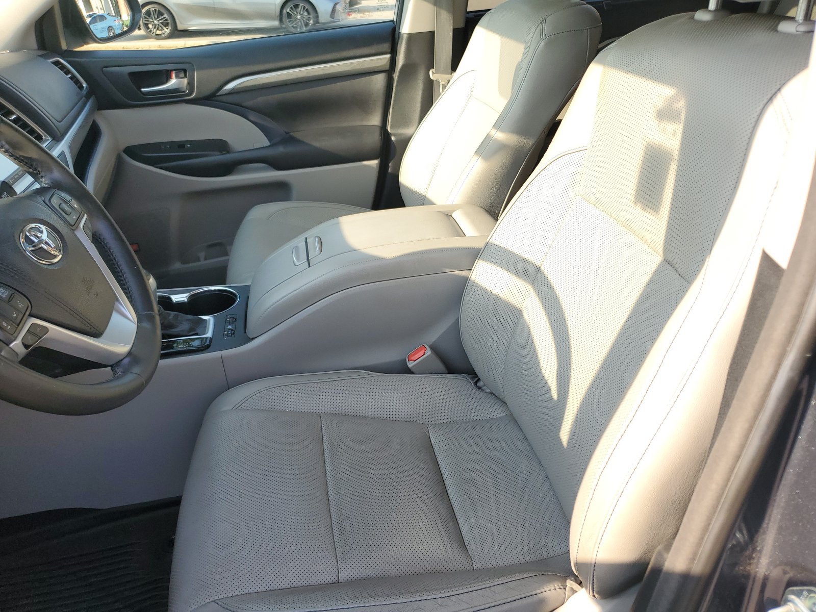 Certified 2018 Toyota Highlander Limited AWD/4WD image 17