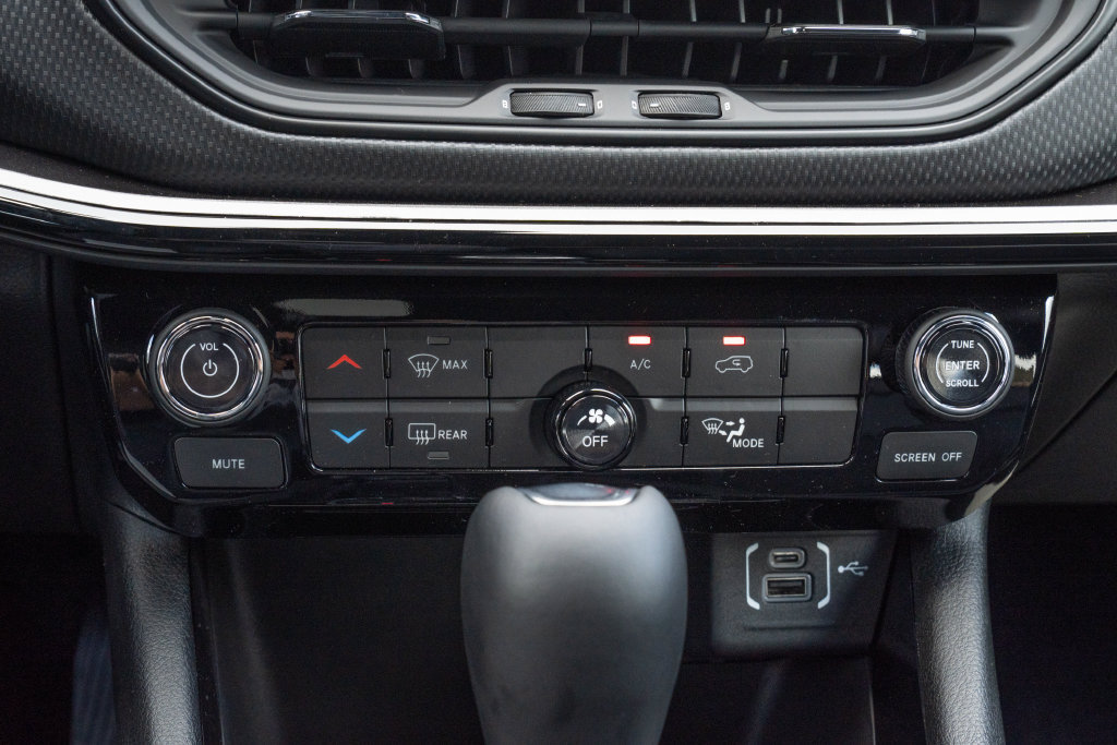New 2026 Jeep Compass Latitude AWD/4WD image 21