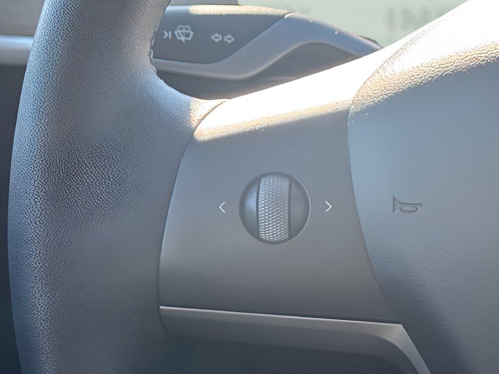 Used 2023 Tesla Model Y Long Range AWD/4WD image 15