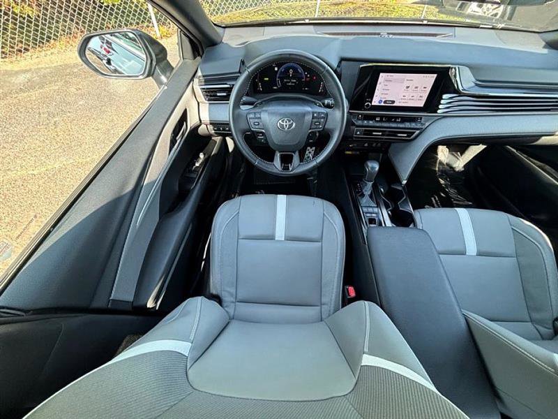 Used 2025 Toyota Camry SE image 10