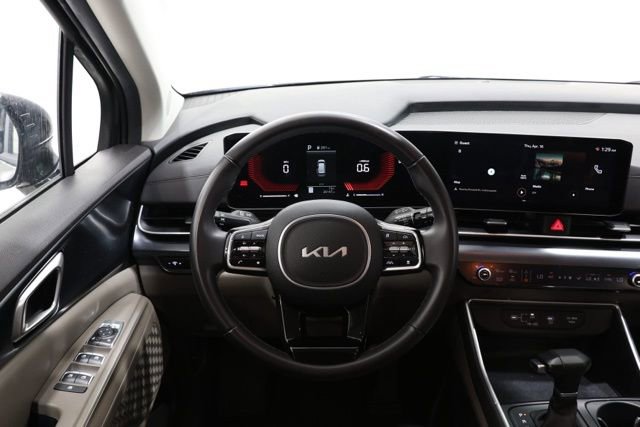 Used 2025 Kia Carnival FWD image 13
