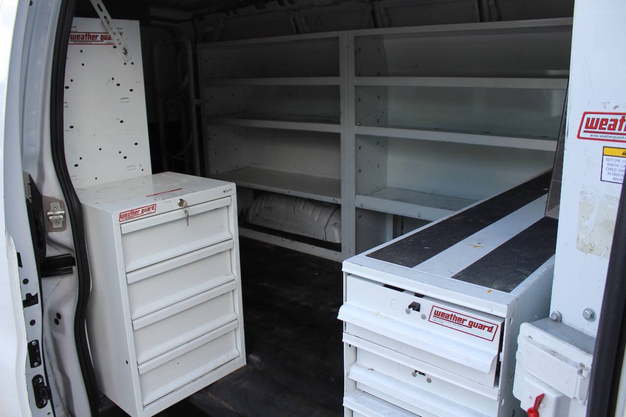 Used 2015 Chevrolet Express 3500 RWD image 21
