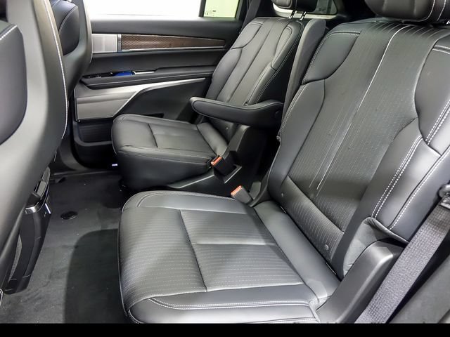 New 2027 Cadillac Vistiq Sport w/ LPO, Floor Liner Package AWD/4WD image 10