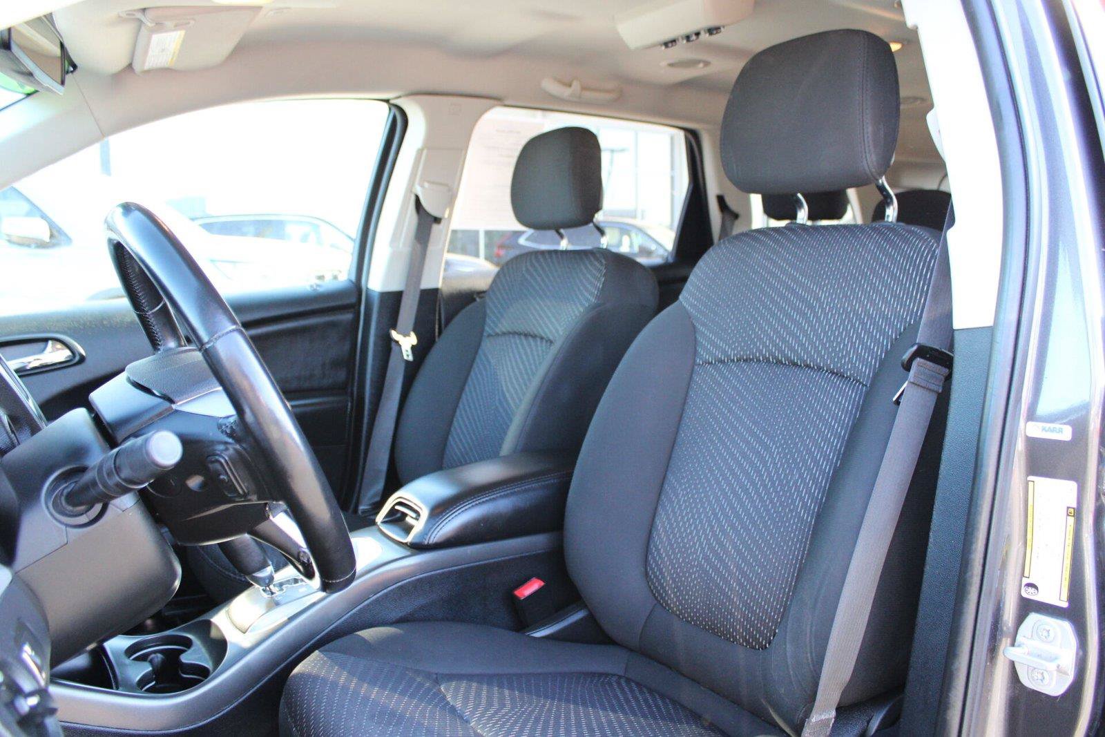 Used 2020 Dodge Journey SE w/ SE Popular Equipment Group FWD image 23