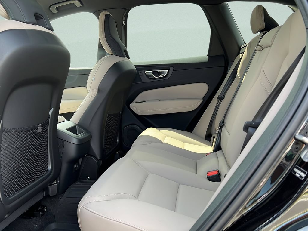New 2026 Volvo XC60 B5 Plus AWD/4WD image 9