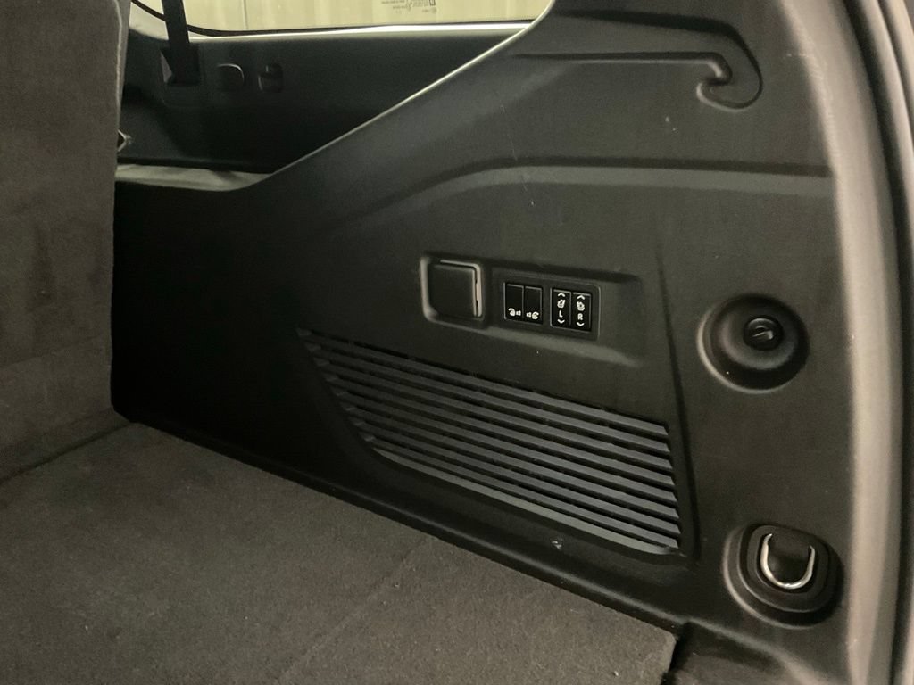 Used 2022 Chevrolet Suburban Premier RWD image 25