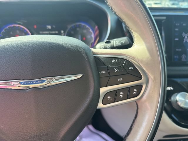 Used 2018 Chrysler Pacifica Limited w/ Advanced Safetytec Group FWD image 17