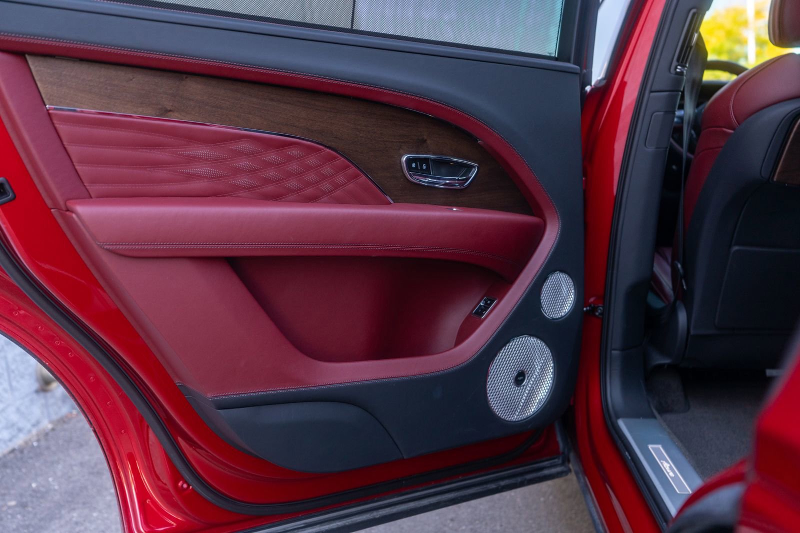 Certified 2024 Bentley Bentayga Extended Wheelbase image 32