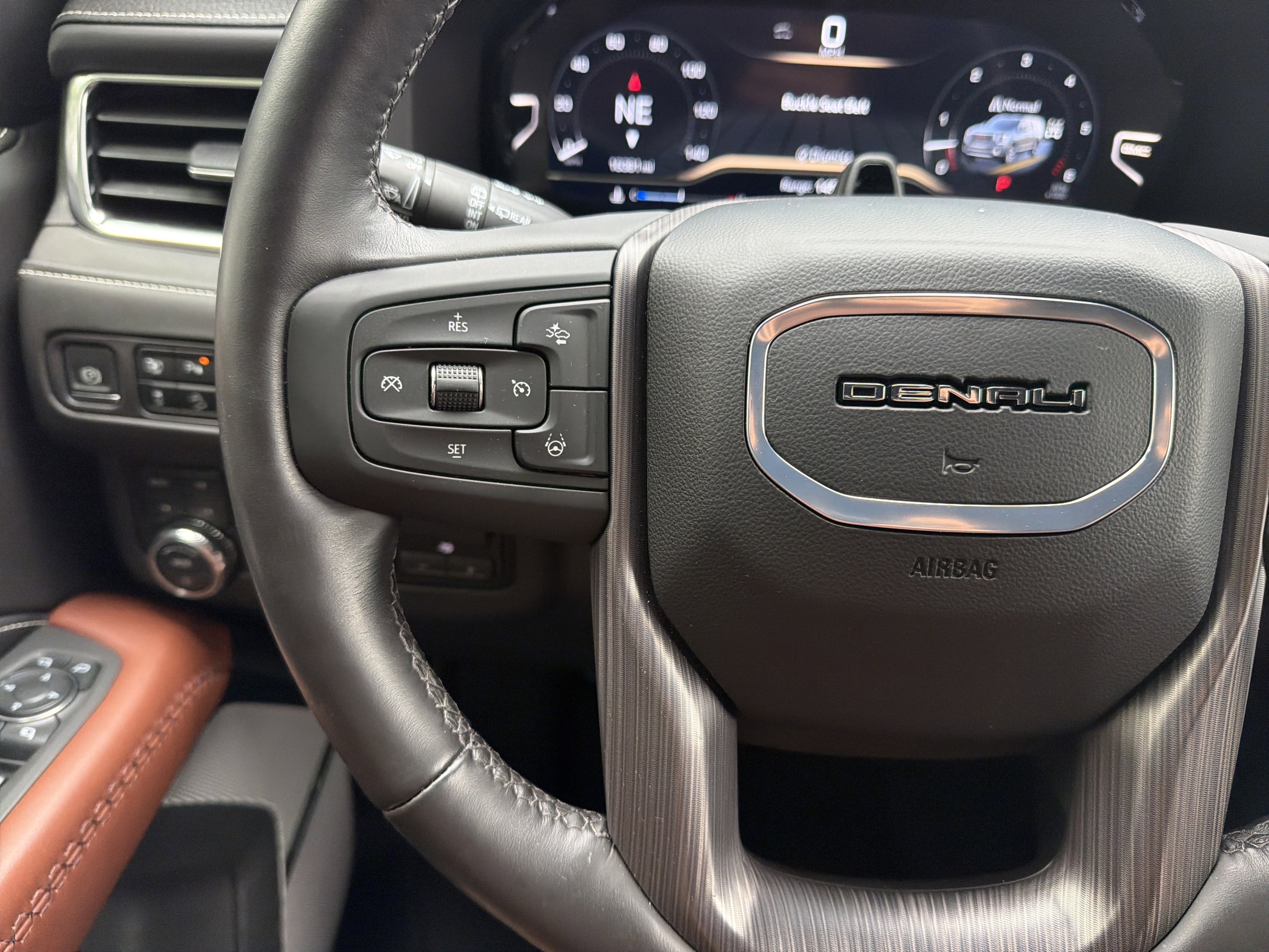Used 2024 GMC Yukon XL Denali Ultimate AWD/4WD image 19