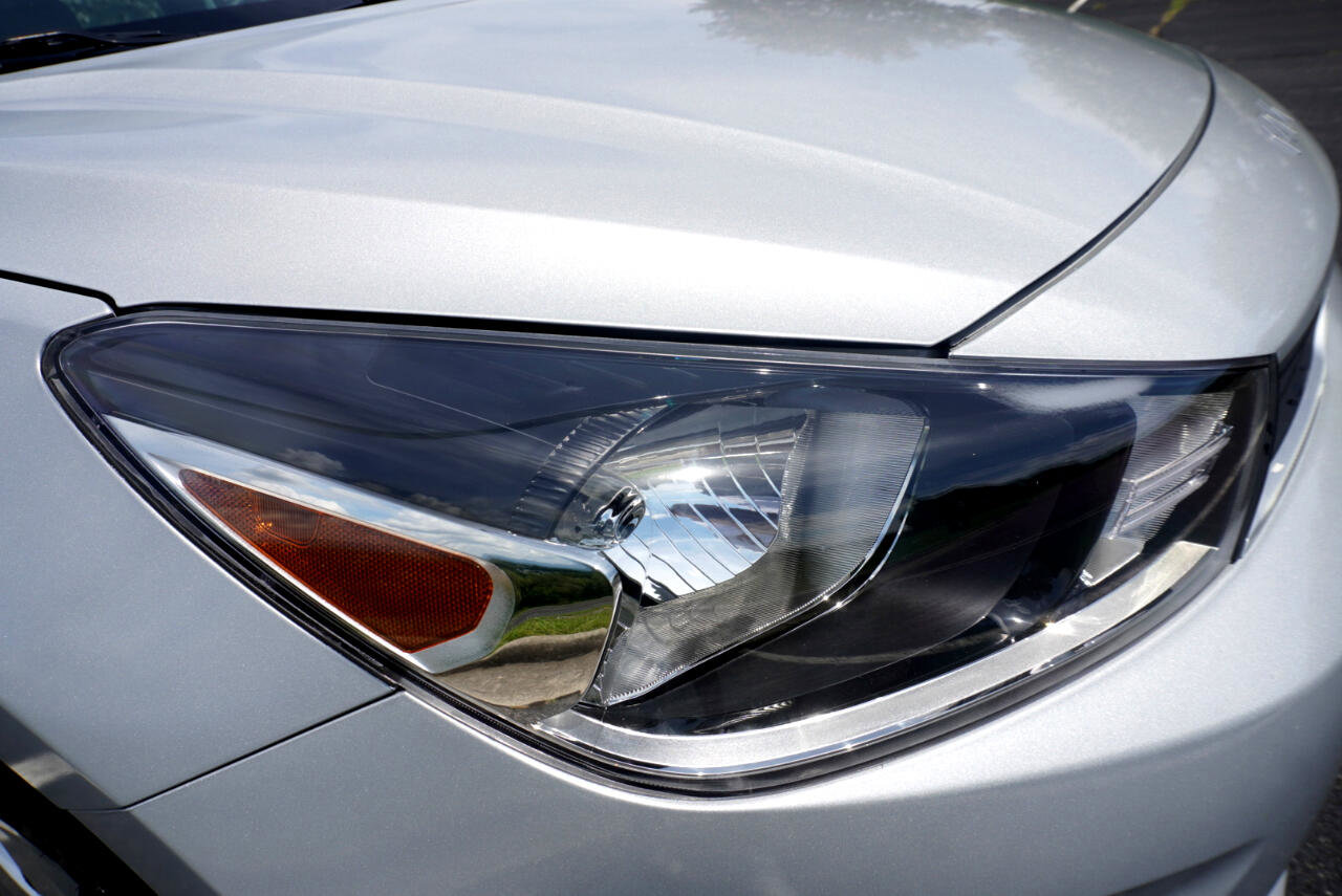 Used 2023 Kia Rio LX image 9