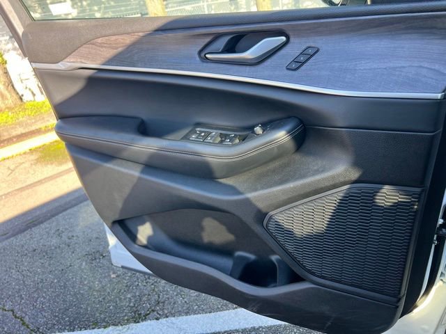 Used 2024 Jeep Grand Cherokee L Limited w/ Luxury Tech Group II image 19