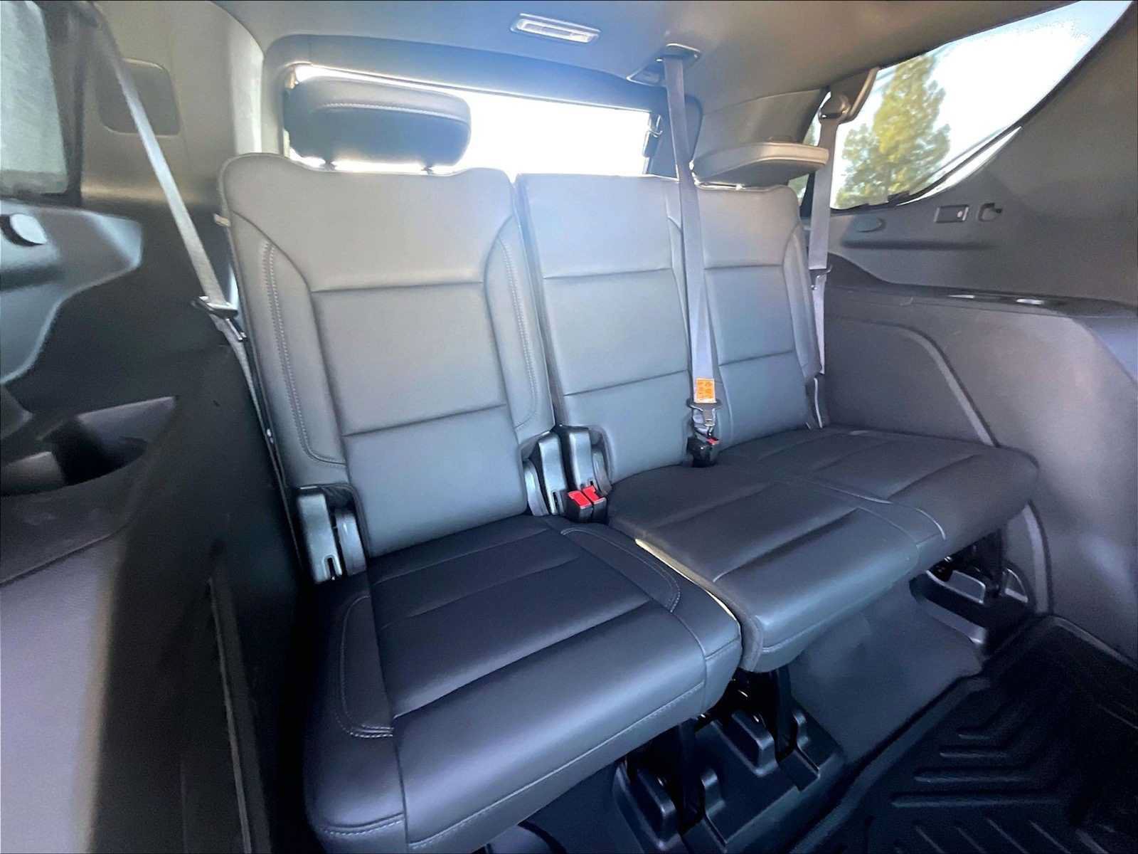 Used 2023 Chevrolet Tahoe Z71 w/ Z71 Off-Road Package AWD/4WD image 31