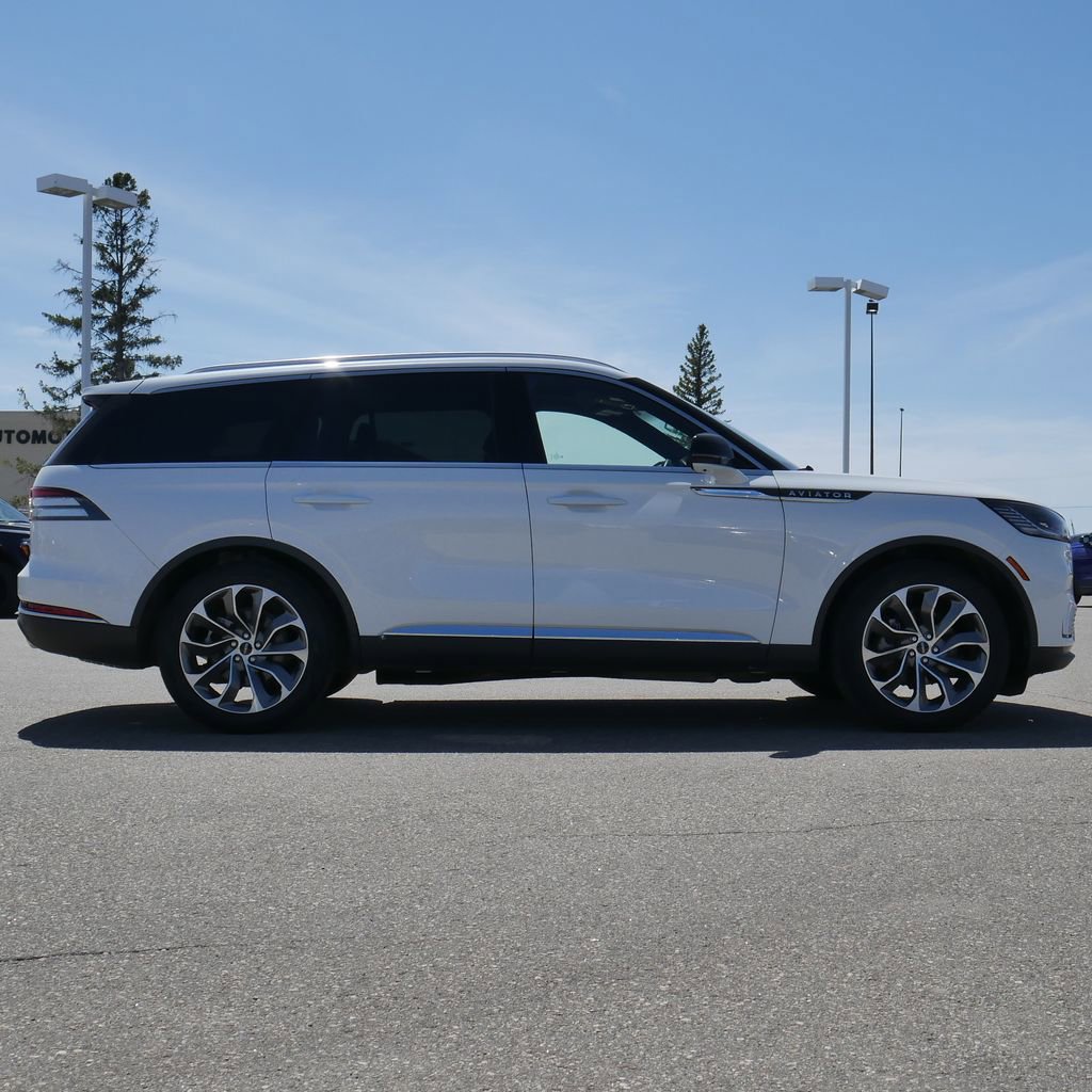 Used 2025 Lincoln Aviator Reserve w/ Illumination Package RWD image 12