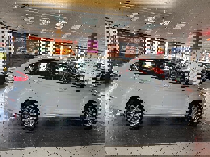 Used 2018 Ford Fiesta SE image 6